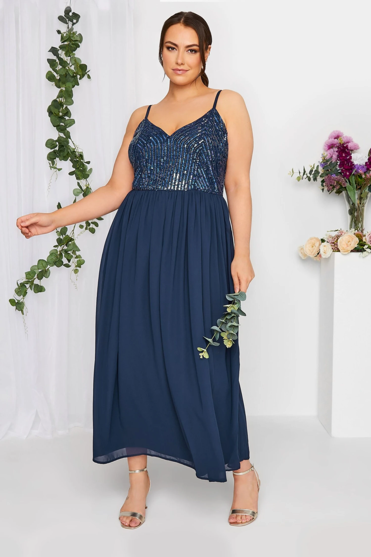 LUXE - Robe Bleue Marine Maxi Fines Bretelles à Sequins 4 LUXE - Robe Bleue Marine Maxi Fines Bretelles à Sequins – Image 2