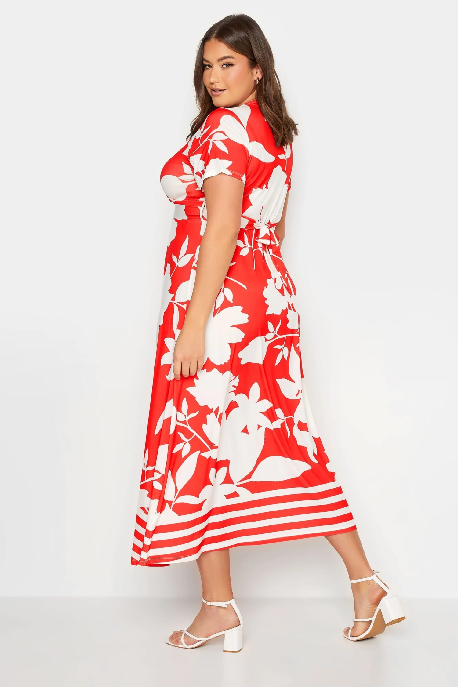YOURS - Robe Midaxi Rouge & Blanche Cache-Coeur Floral 5 YOURS - Robe Midaxi Rouge & Blanche Cache-Coeur Floral – Image 3