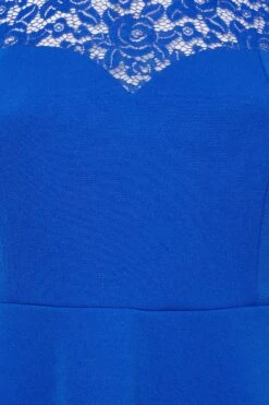 YOURS LONDON - Robe Bleue Roi Midi Encolure & Manches Dentelle 13 YOURS LONDON - Robe Bleue Roi Midi Encolure & Manches Dentelle -GrandeTendance Boutique a5a8eb94 92a1 4b 162214 Z