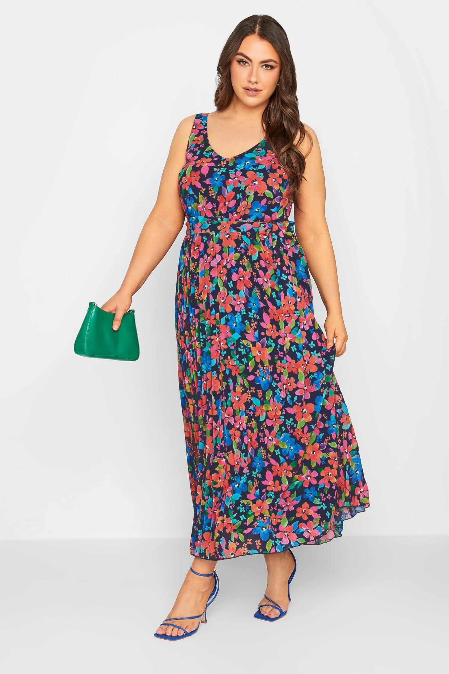 YOURS LONDON - Robe Bleue & Rouge Floral Maxi Plissée 5 YOURS LONDON - Robe Bleue & Rouge Floral Maxi Plissée – Image 3