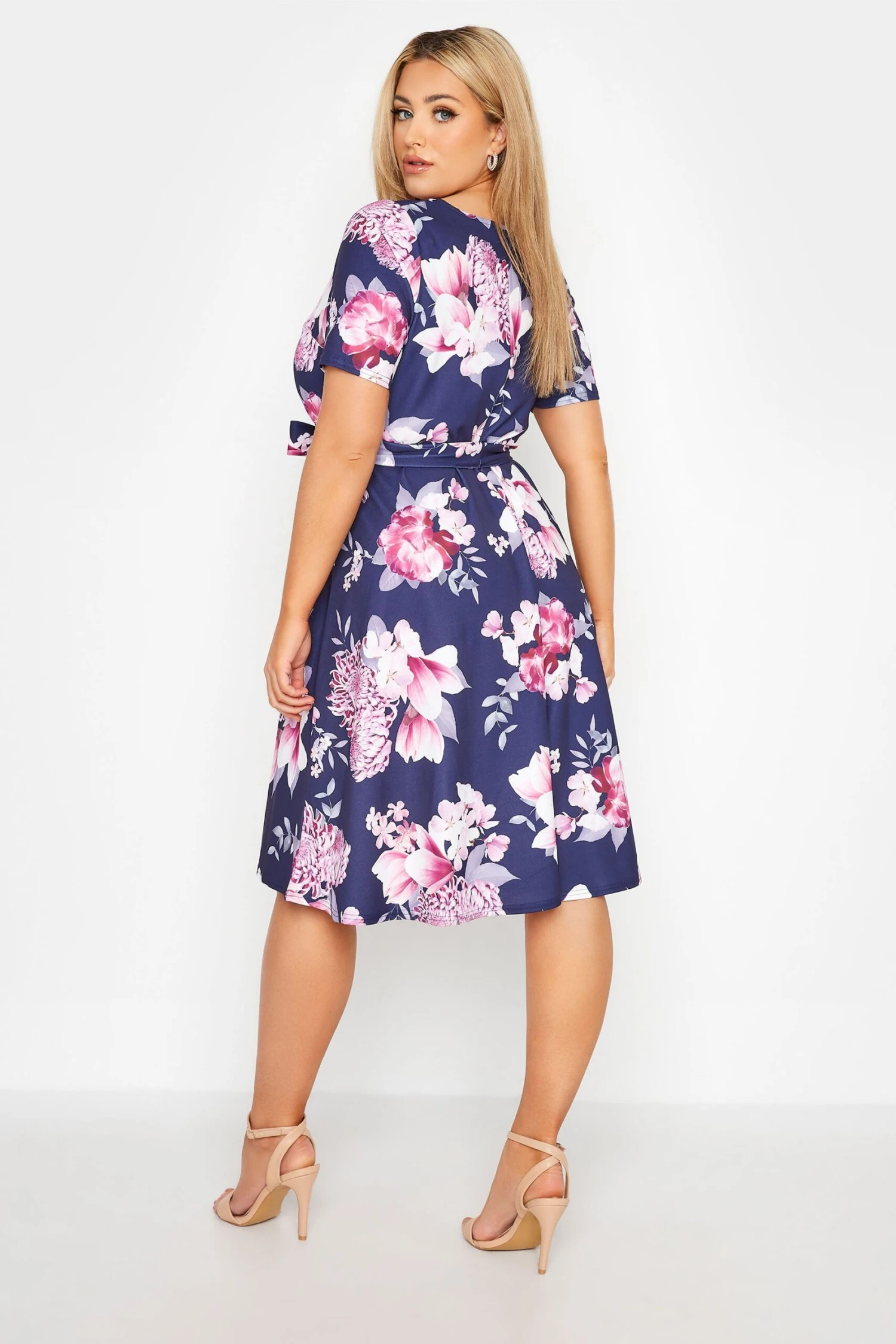 YOURS LONDON - Robe Midi Bleu Marine Floral Rose 5 YOURS LONDON - Robe Midi Bleu Marine Floral Rose – Image 3