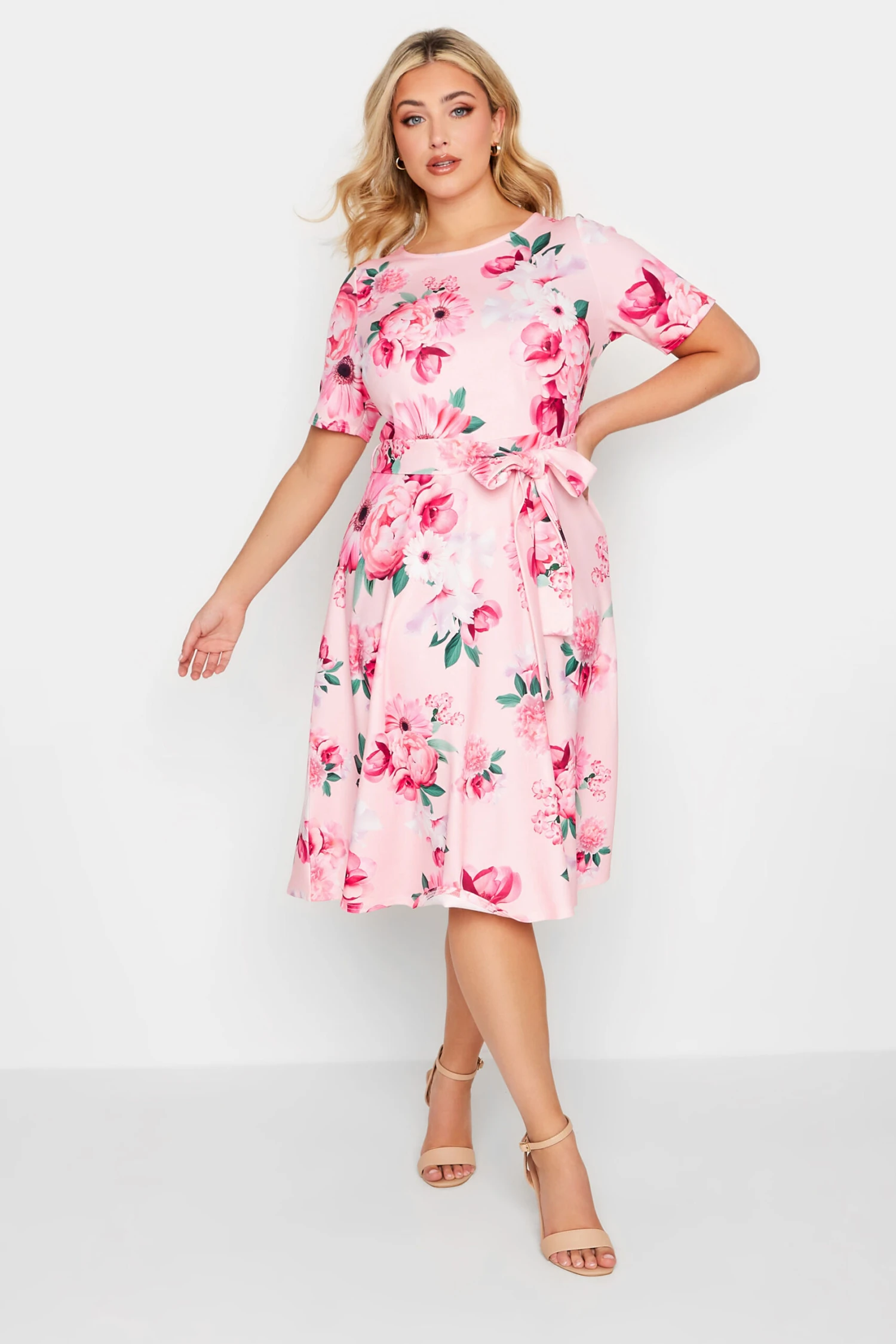 YOURS LONDON - Robe Rose Floral Smocké Volantée 3 YOURS LONDON - Robe Rose Floral Smocké Volantée