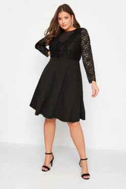 YOURS LONDON - Robe Noire Patineuse Manches Dentelle
