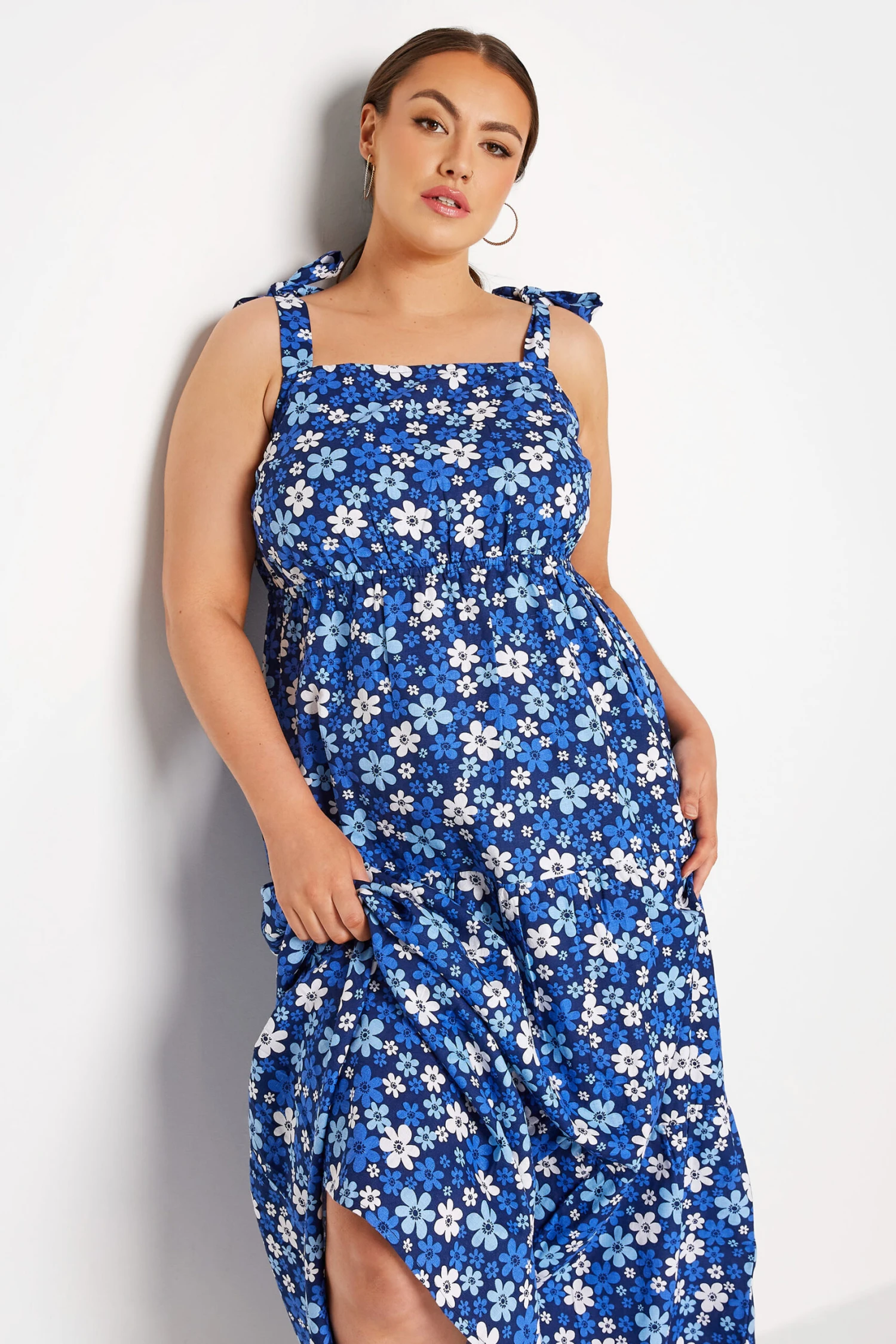 LIMITED COLLECTION - Robe Bleue Marine Maxi Floral à Noeuds 6 LIMITED COLLECTION - Robe Bleue Marine Maxi Floral à Noeuds – Image 4