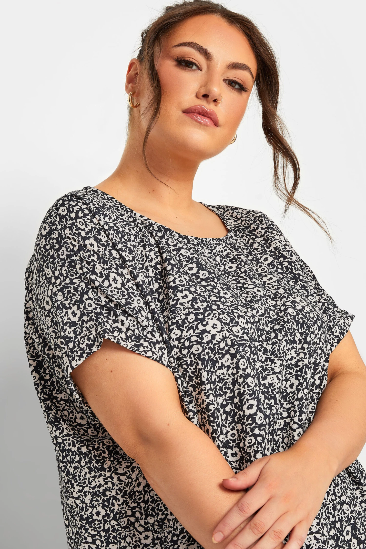 YOURS - Robe Noire & Blanche Floral Coupe Droite 6 YOURS - Robe Noire & Blanche Floral Coupe Droite – Image 4