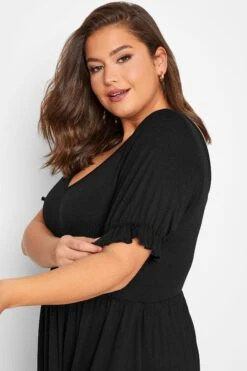 LIMITED COLLECTION - Robe Noire Smocké Volanté Encolure Coeur -GrandeTendance Boutique bbcc38e3 4303 4f 215537 E