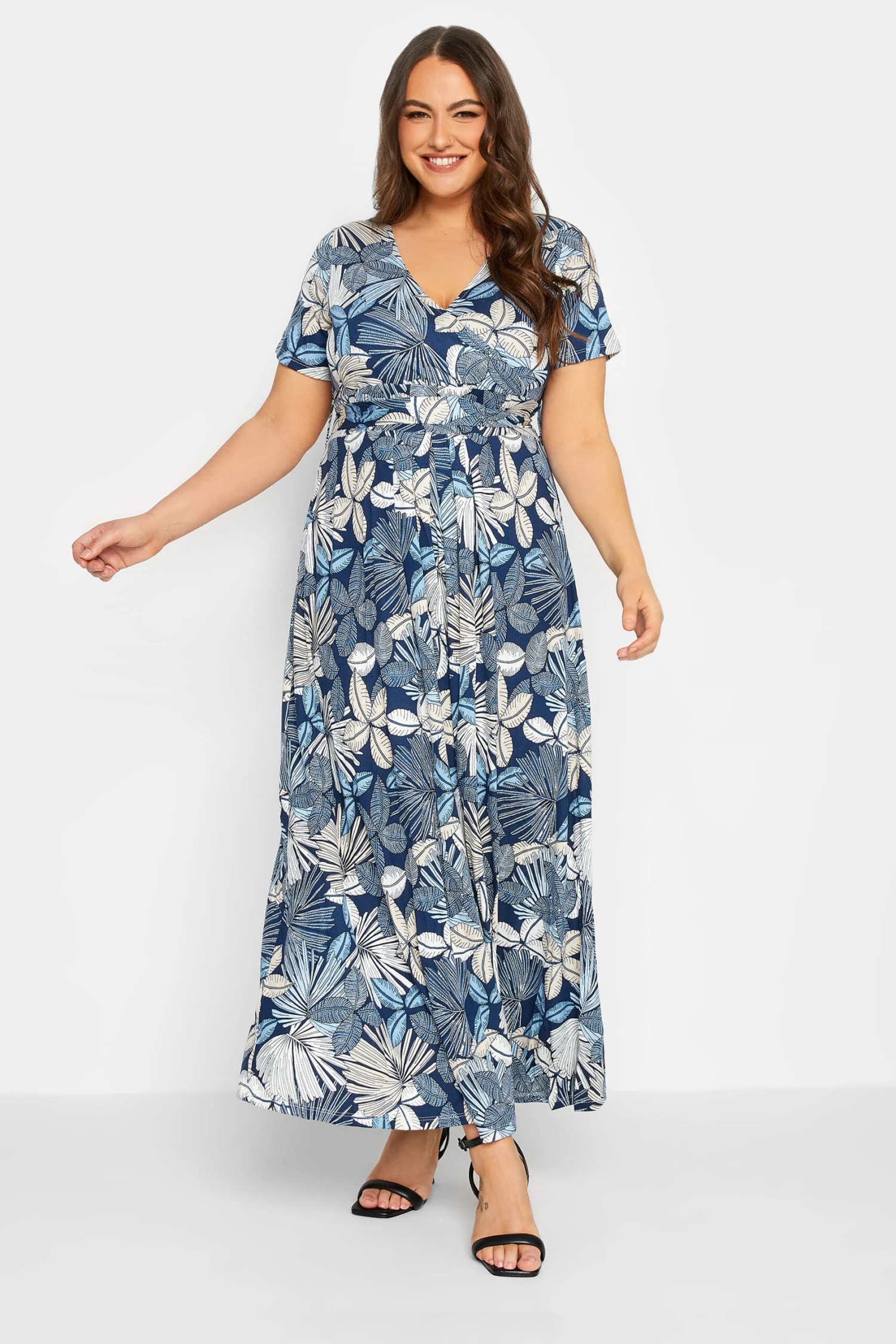 YOURS - Robe Bleue Maxi Cache-Coeur Imprimé Floral 3 YOURS - Robe Bleue Maxi Cache-Coeur Imprimé Floral