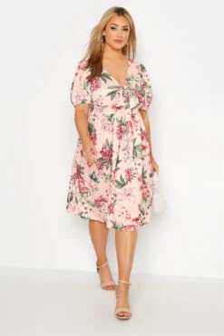 YOURS LONDON - Robe Rose Poudrée Floral Manches Courtes