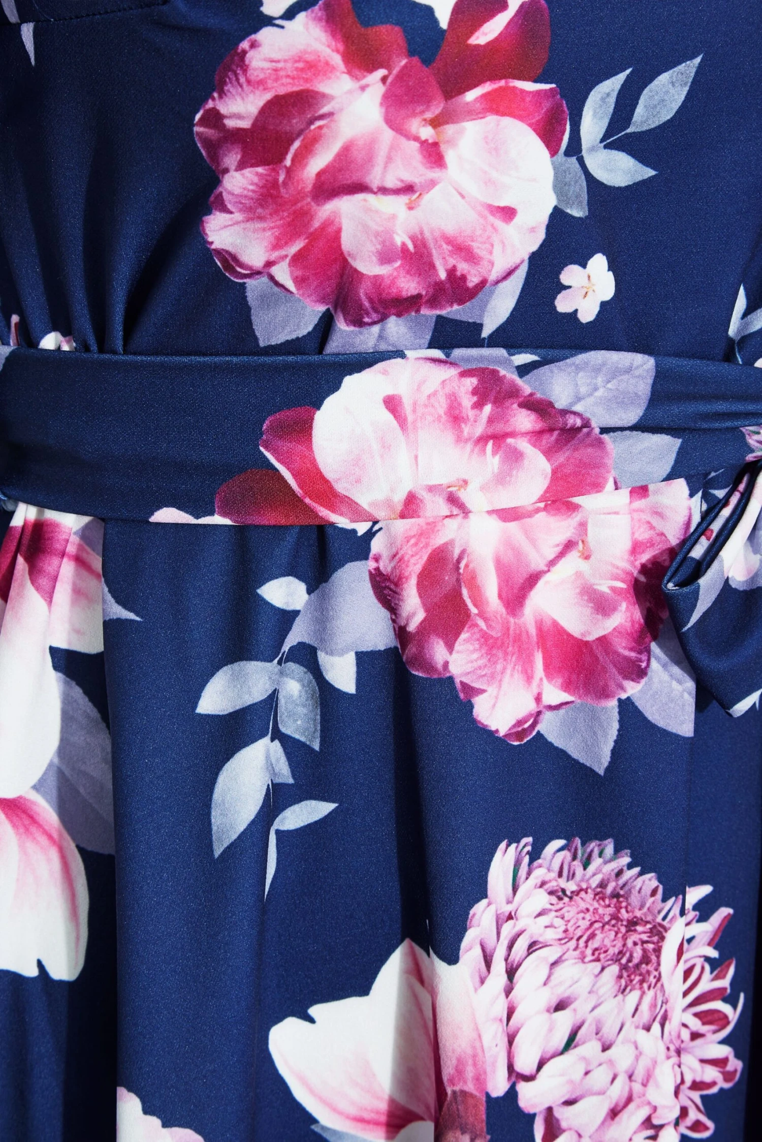 YOURS LONDON - Robe Midi Bleu Marine Floral Rose 7 YOURS LONDON - Robe Midi Bleu Marine Floral Rose – Image 5