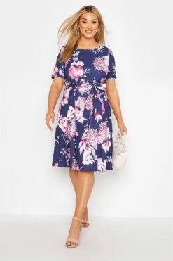 YOURS LONDON - Robe Bleue Marine & Rose Floral Smocké Volantée