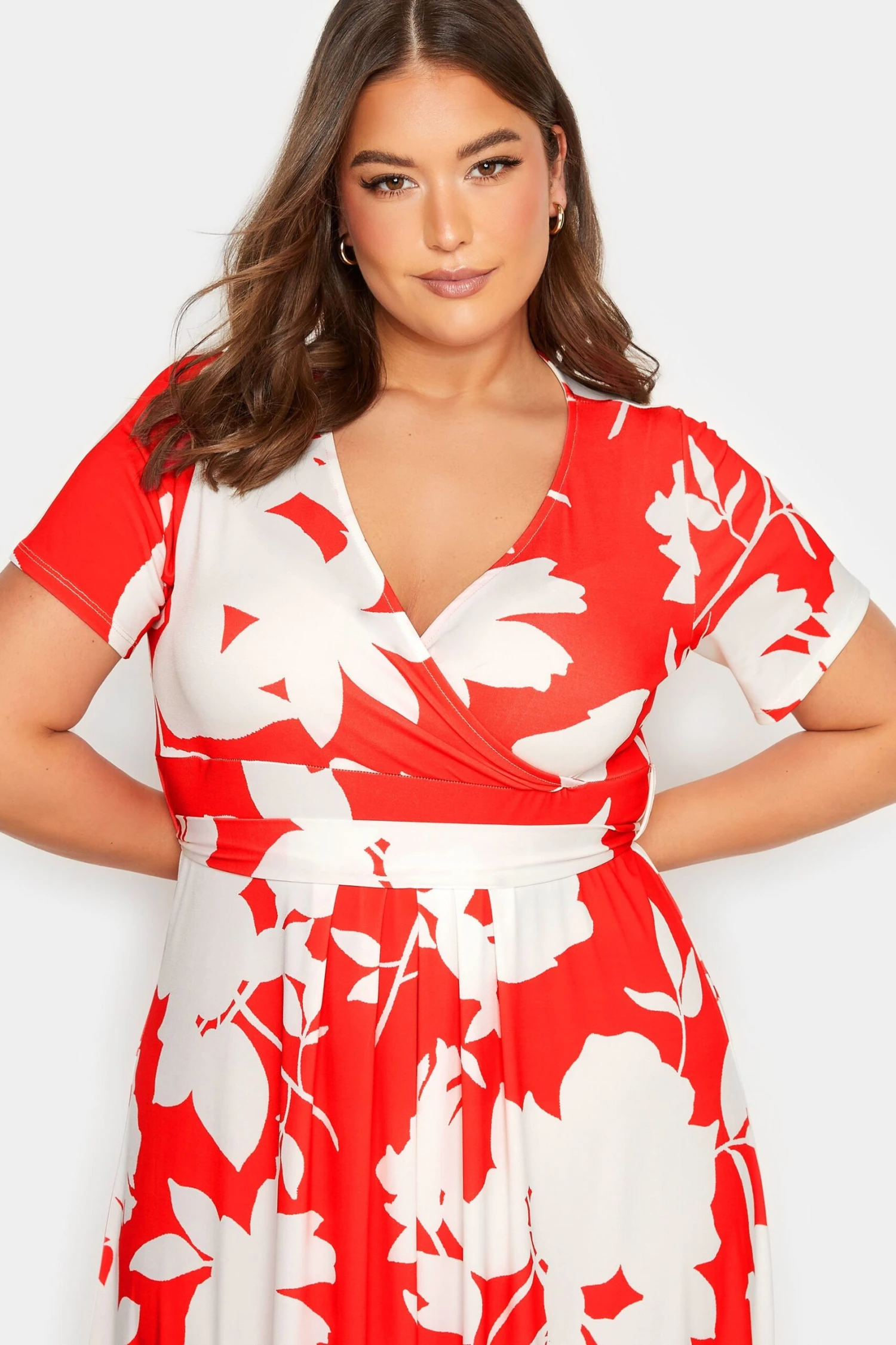 YOURS - Robe Midaxi Rouge & Blanche Cache-Coeur Floral 6 YOURS - Robe Midaxi Rouge & Blanche Cache-Coeur Floral – Image 4