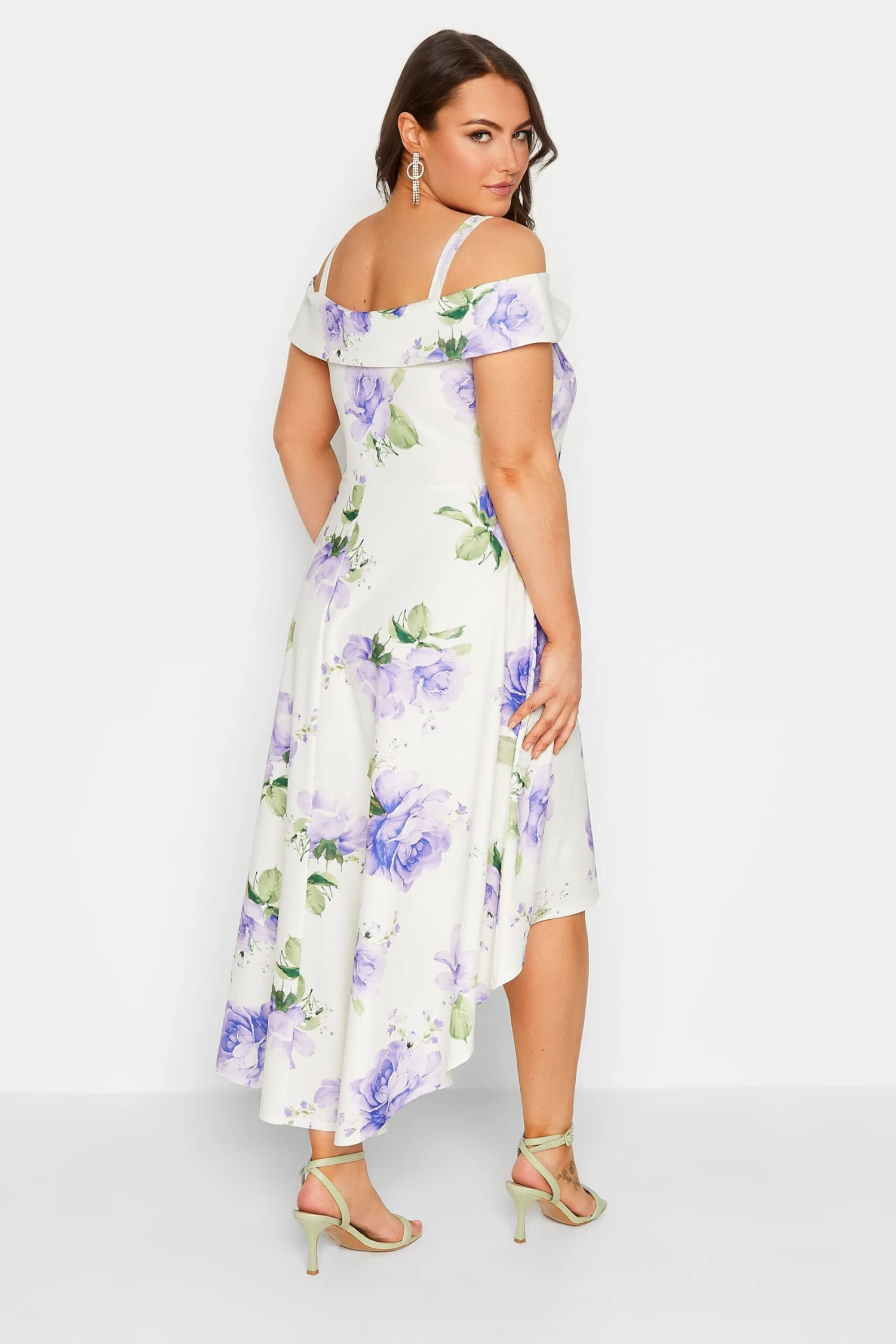 YOURS LONDON - Robe Blanche & Lavande Floral En Bardot Demoiselle D'Honneur 5 YOURS LONDON - Robe Blanche & Lavande Floral En Bardot Demoiselle D'Honneur – Image 3