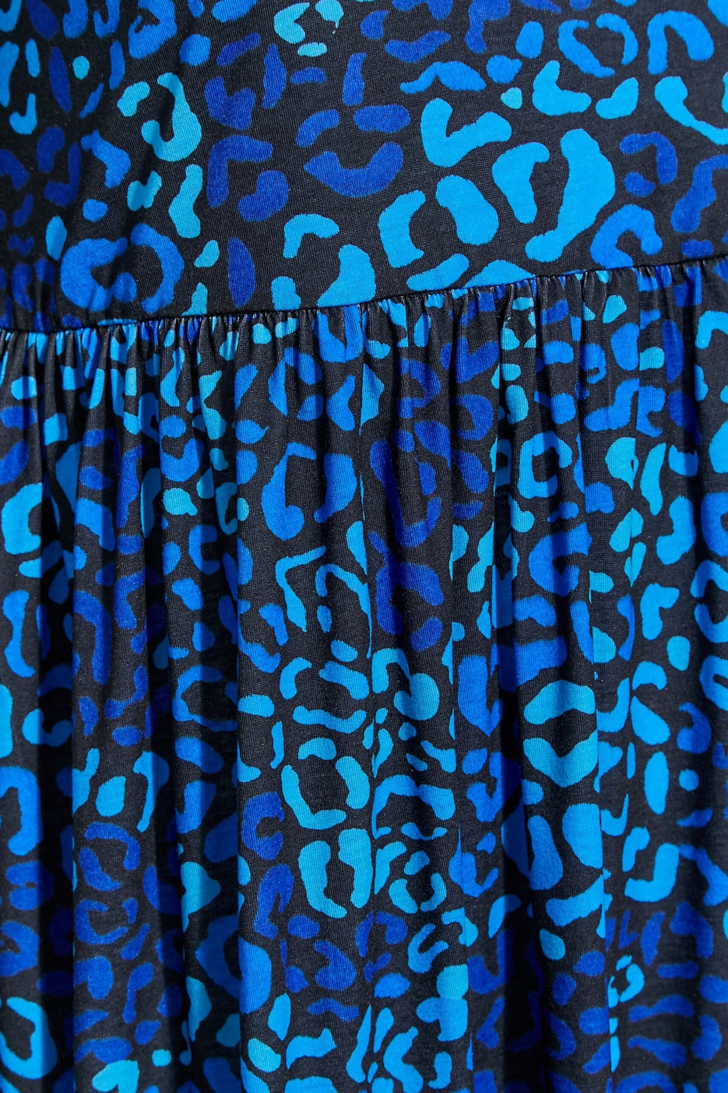 LIMITED COLLECTION - Robe Bleue Smocké Léopard 6 LIMITED COLLECTION - Robe Bleue Smocké Léopard – Image 4