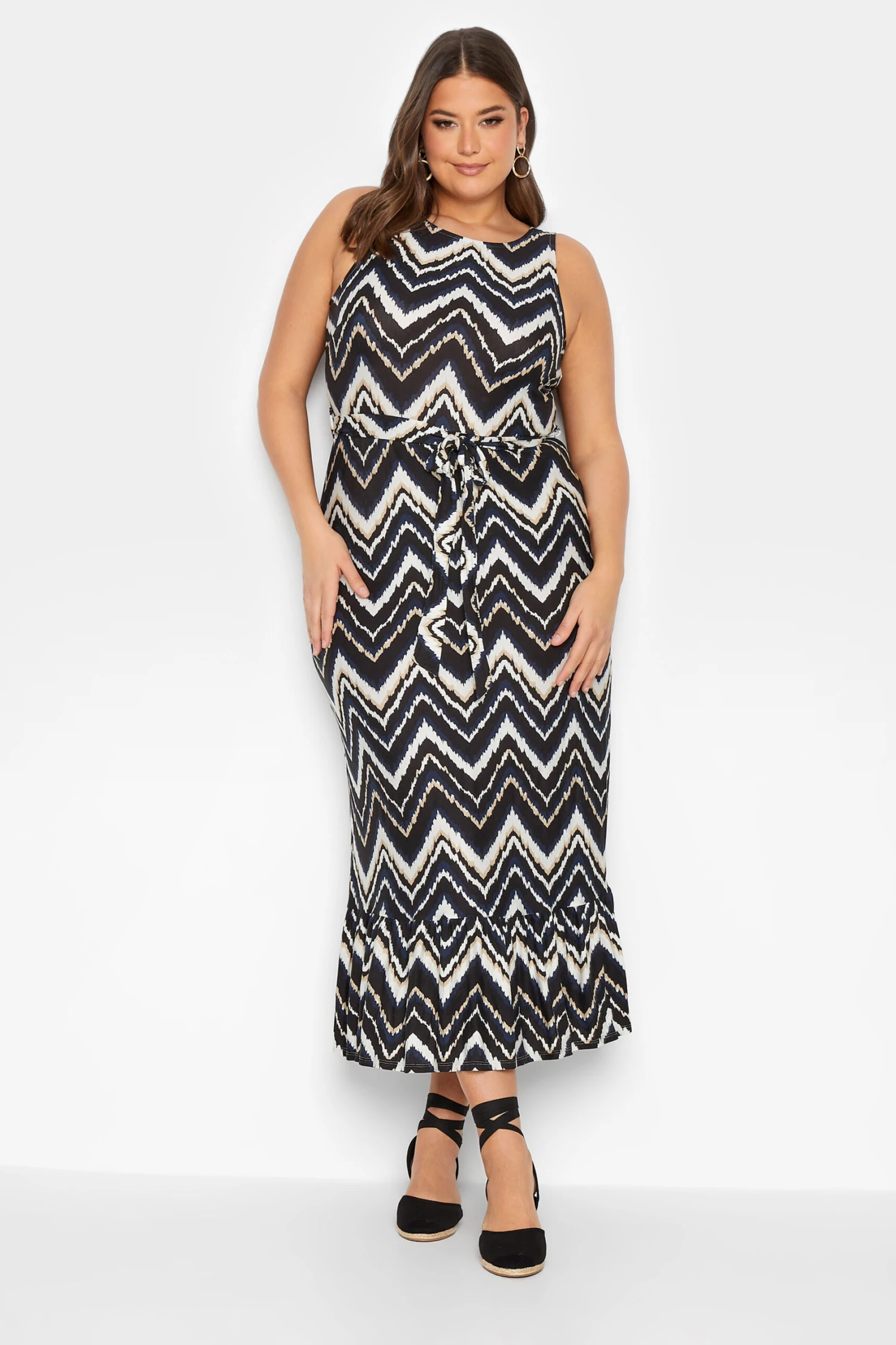 YOURS LONDON - Robe Noire & Blanche Maxi Design Géométrique Zig Zag 3 YOURS LONDON - Robe Noire & Blanche Maxi Design Géométrique Zig Zag