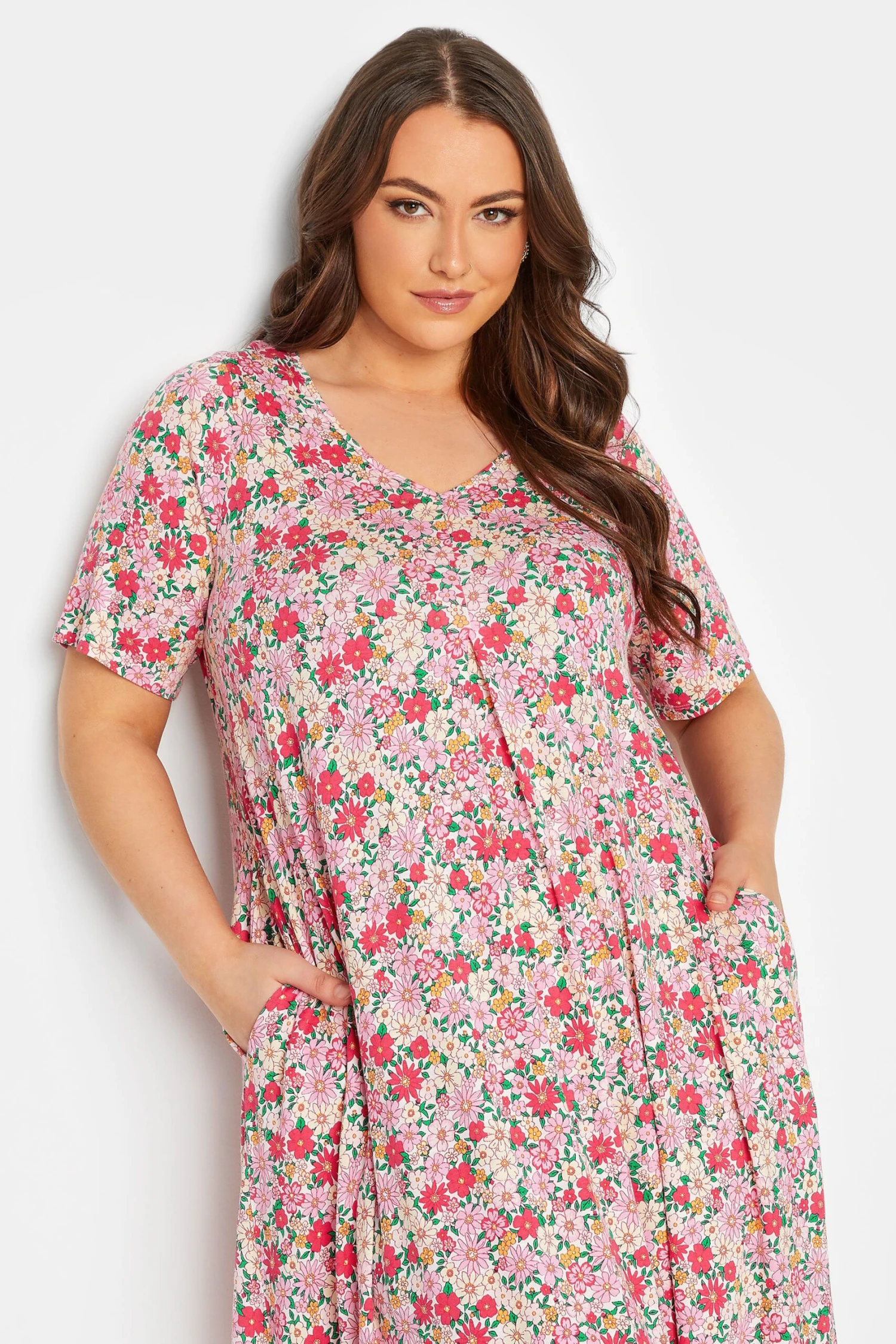 YOURS - Robe Rose Maxi Plissée Multi-Floral 6 YOURS - Robe Rose Maxi Plissée Multi-Floral – Image 4