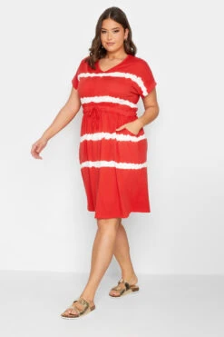 YOURS - Robe T-Shirt Rouge Midi Design Tie & Dye