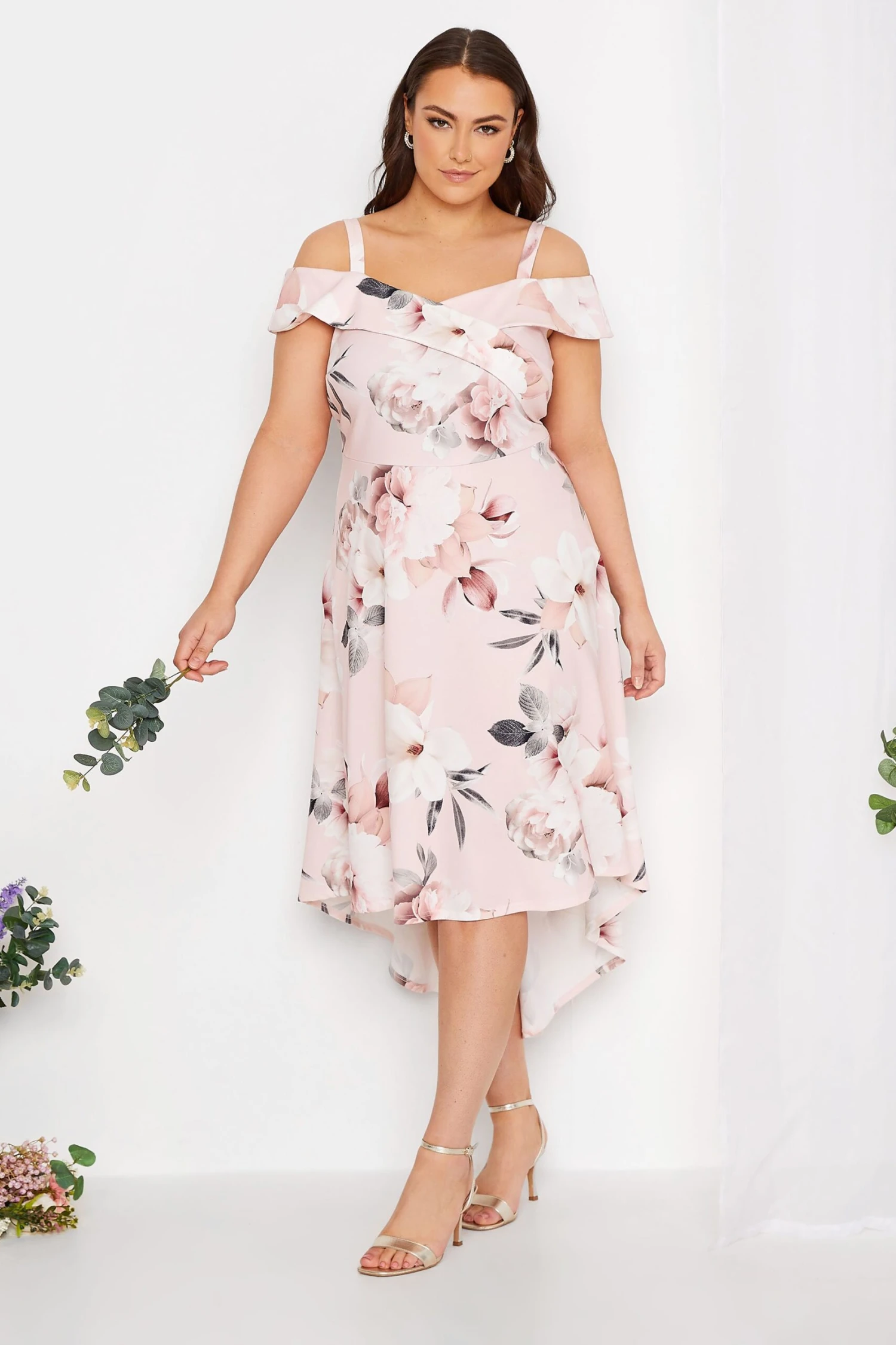 YOURS LONDON - Robe Rose Poudré Floral En Bardot Demoiselle D'Honneur 4 YOURS LONDON - Robe Rose Poudré Floral En Bardot Demoiselle D'Honneur – Image 2