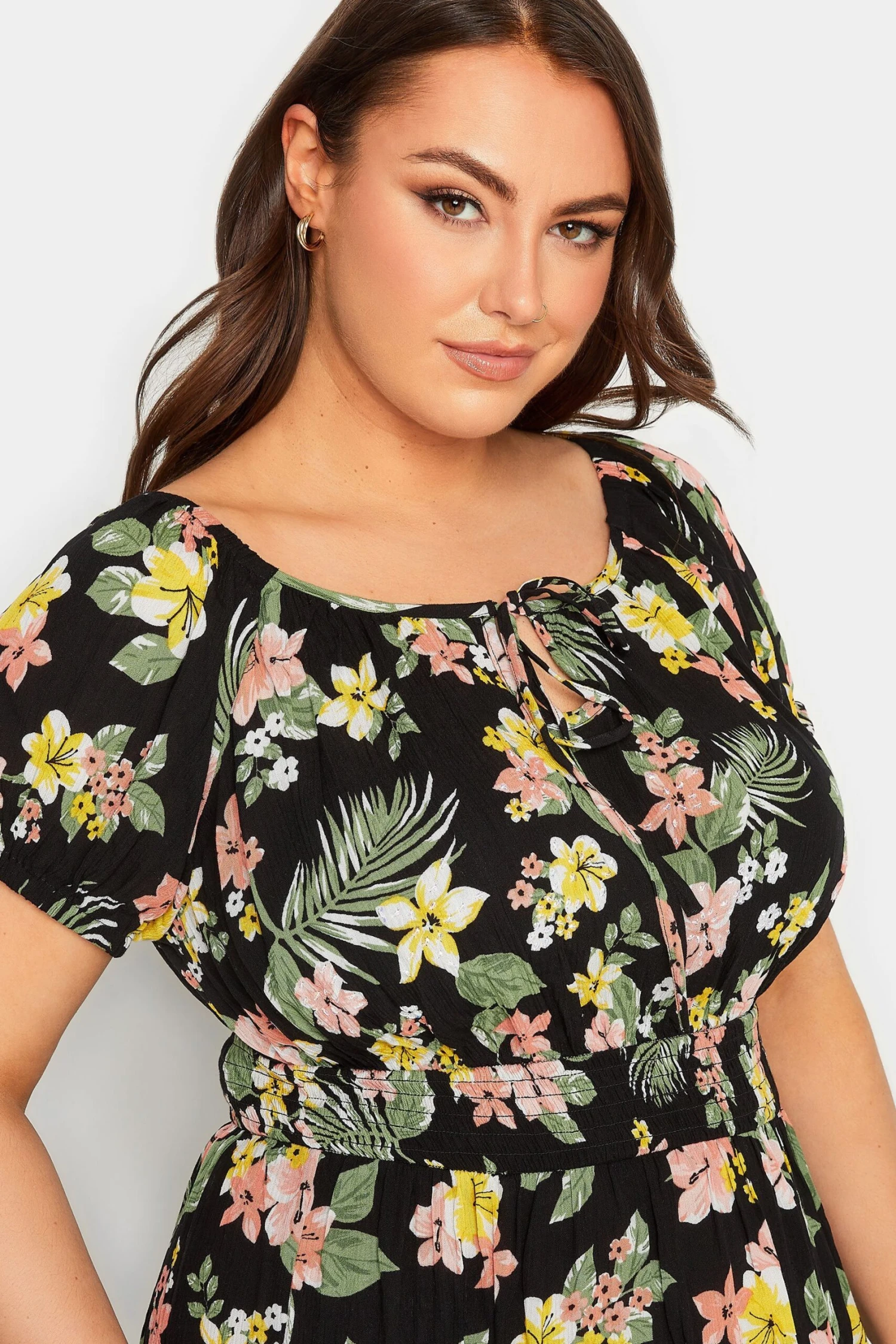 YOURS - Robe Noire Maxi Floral Tropical Volanté 6 YOURS - Robe Noire Maxi Floral Tropical Volanté – Image 4