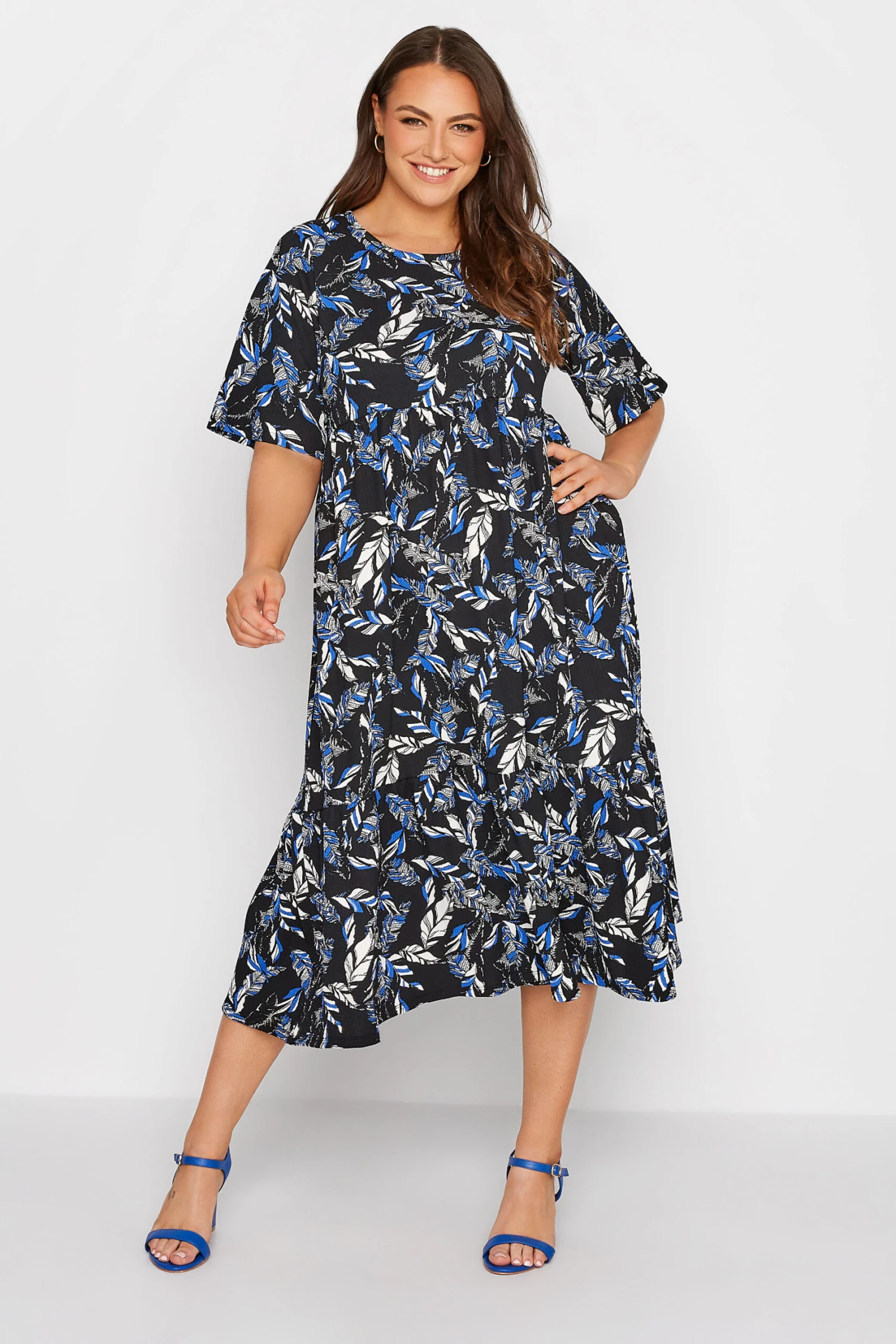 Robe Volantée Noire & Bleue Floral 3 Robe Volantée Noire & Bleue Floral