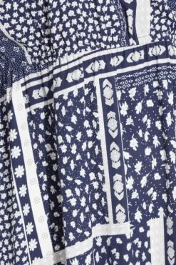 LIMITED COLLECTION - Robe Bleue Marine & Blanche Bardot En Patchwork -GrandeTendance Boutique f6f0e2c8 ca7f 44 217037 Z