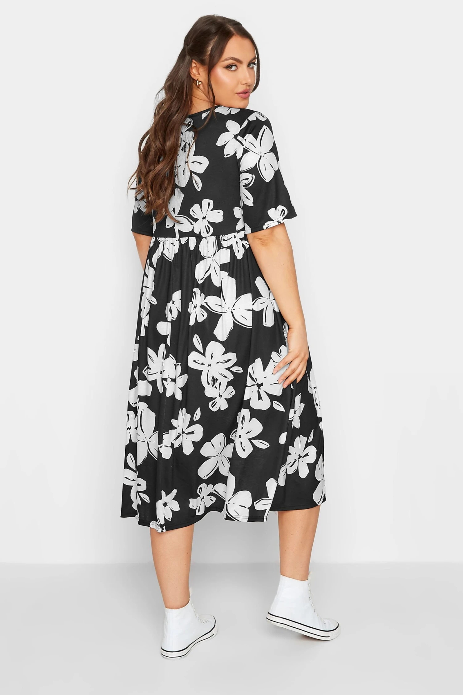 LIMITED COLLECTION - Robe Midi Smocké Noire Floral Blanc 5 LIMITED COLLECTION - Robe Midi Smocké Noire Floral Blanc – Image 3